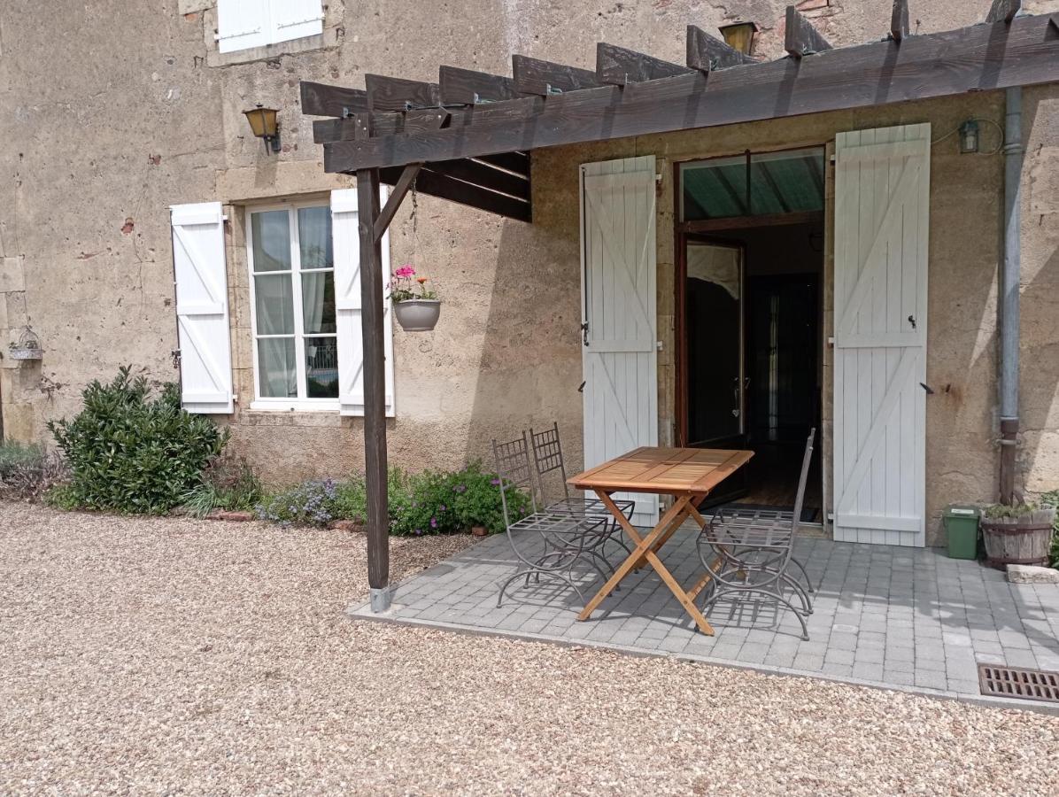 Chateau Latour Fours  Exterior photo